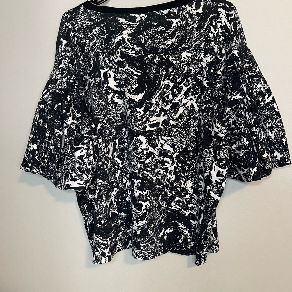 Kowtow size Medium Women’s Drop Shoulder Origami Tee in Folio Print - Picture 7 of 9
